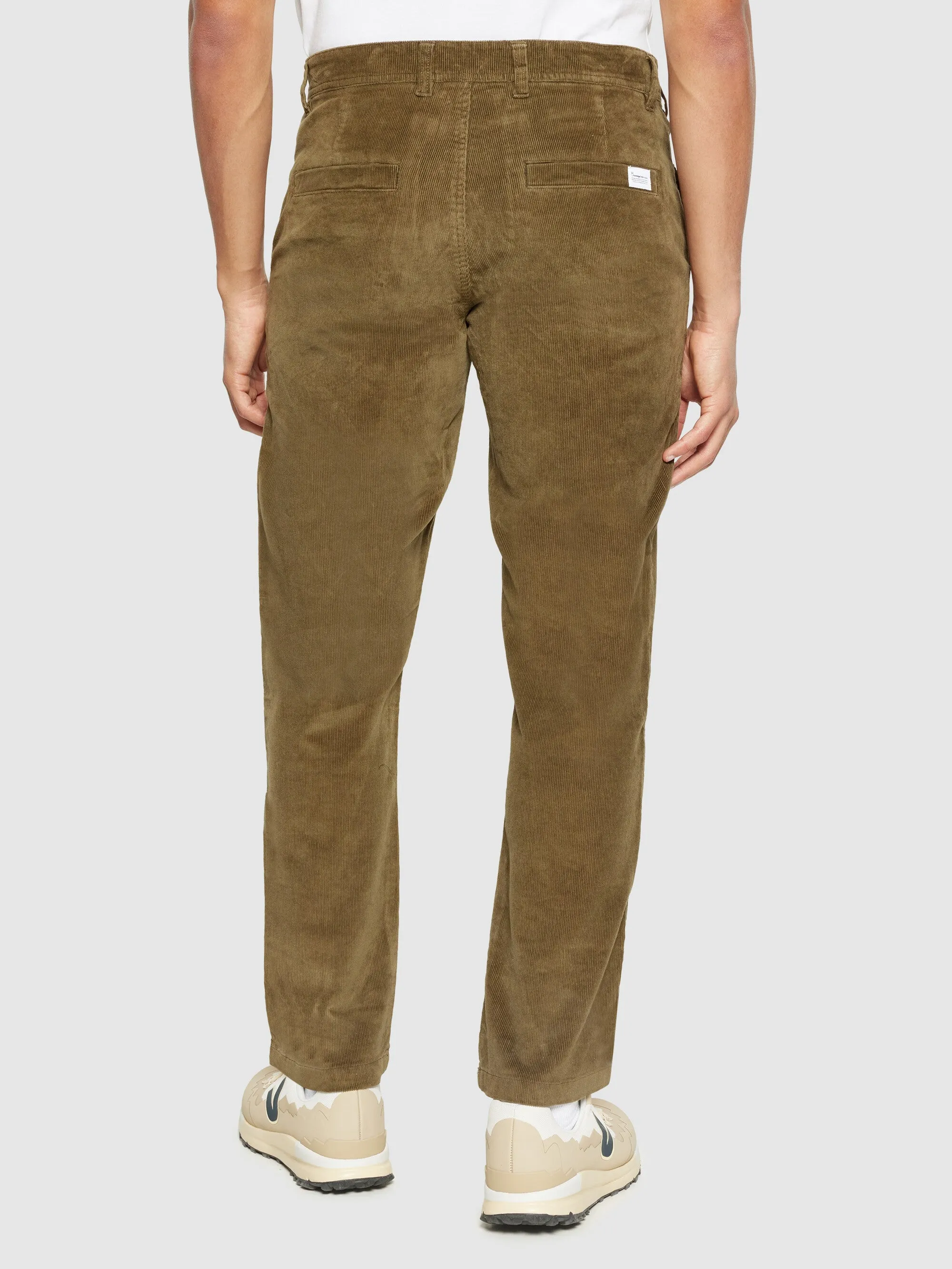 14 wales CHUCK regular corduroy chino pants - GOTS/Vegan - Dark Olive