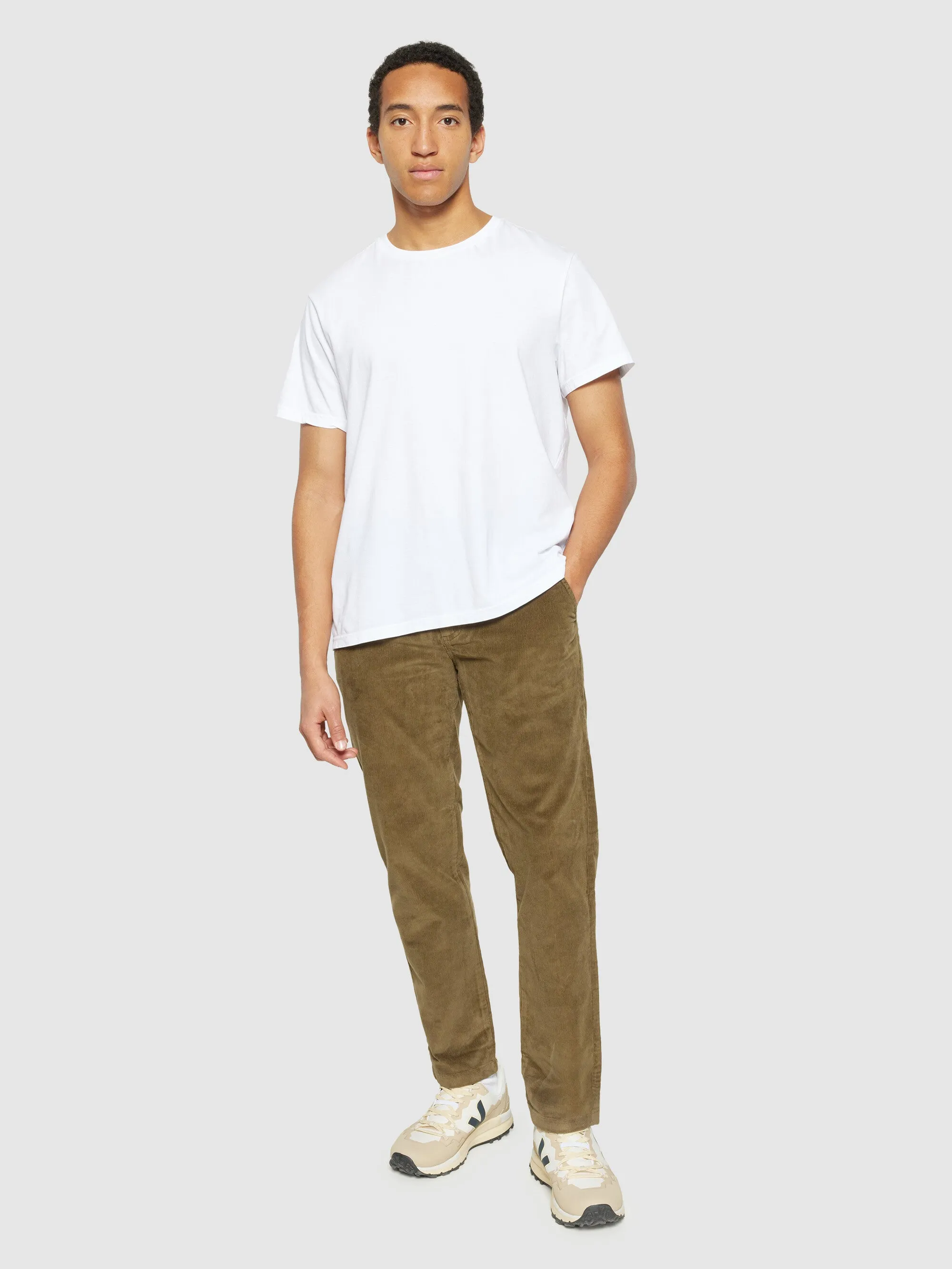 14 wales CHUCK regular corduroy chino pants - GOTS/Vegan - Dark Olive