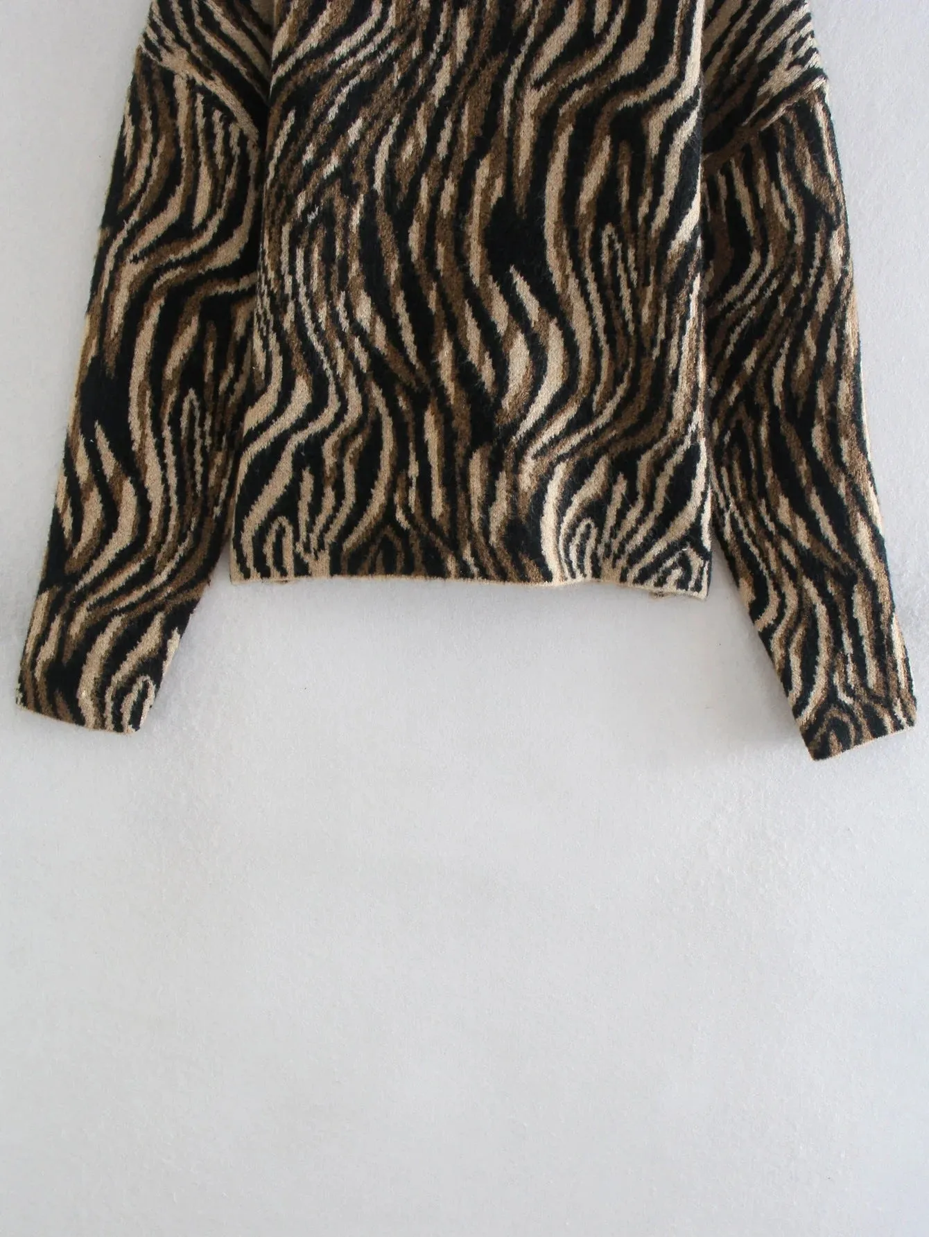 Animal Print Jacquard Sweater With Women's Sweater