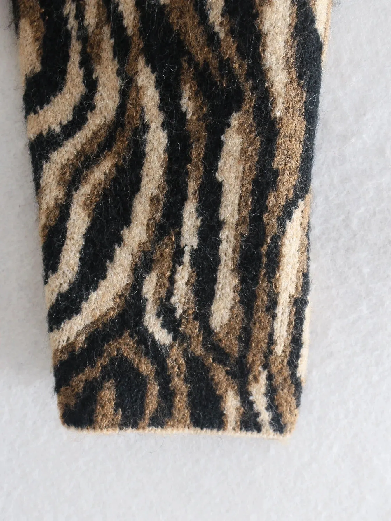 Animal Print Jacquard Sweater With Women's Sweater