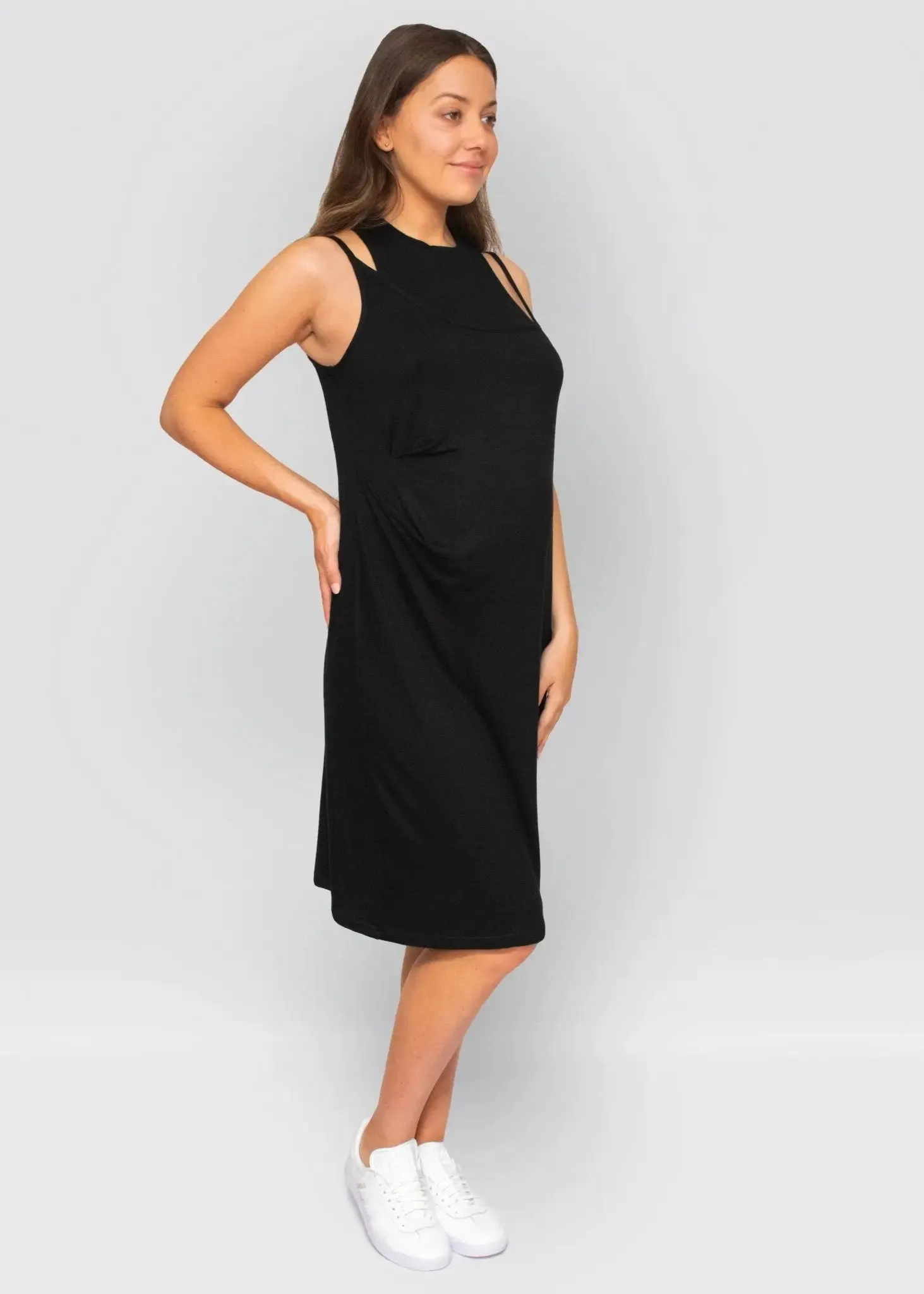 Maternity essential dress in black by úton