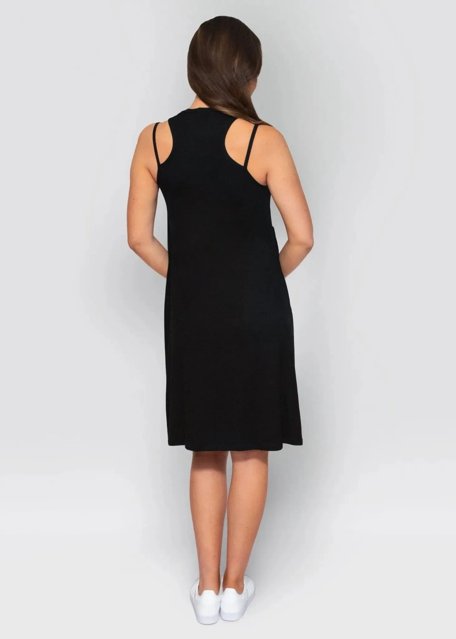 Maternity essential dress in black by úton